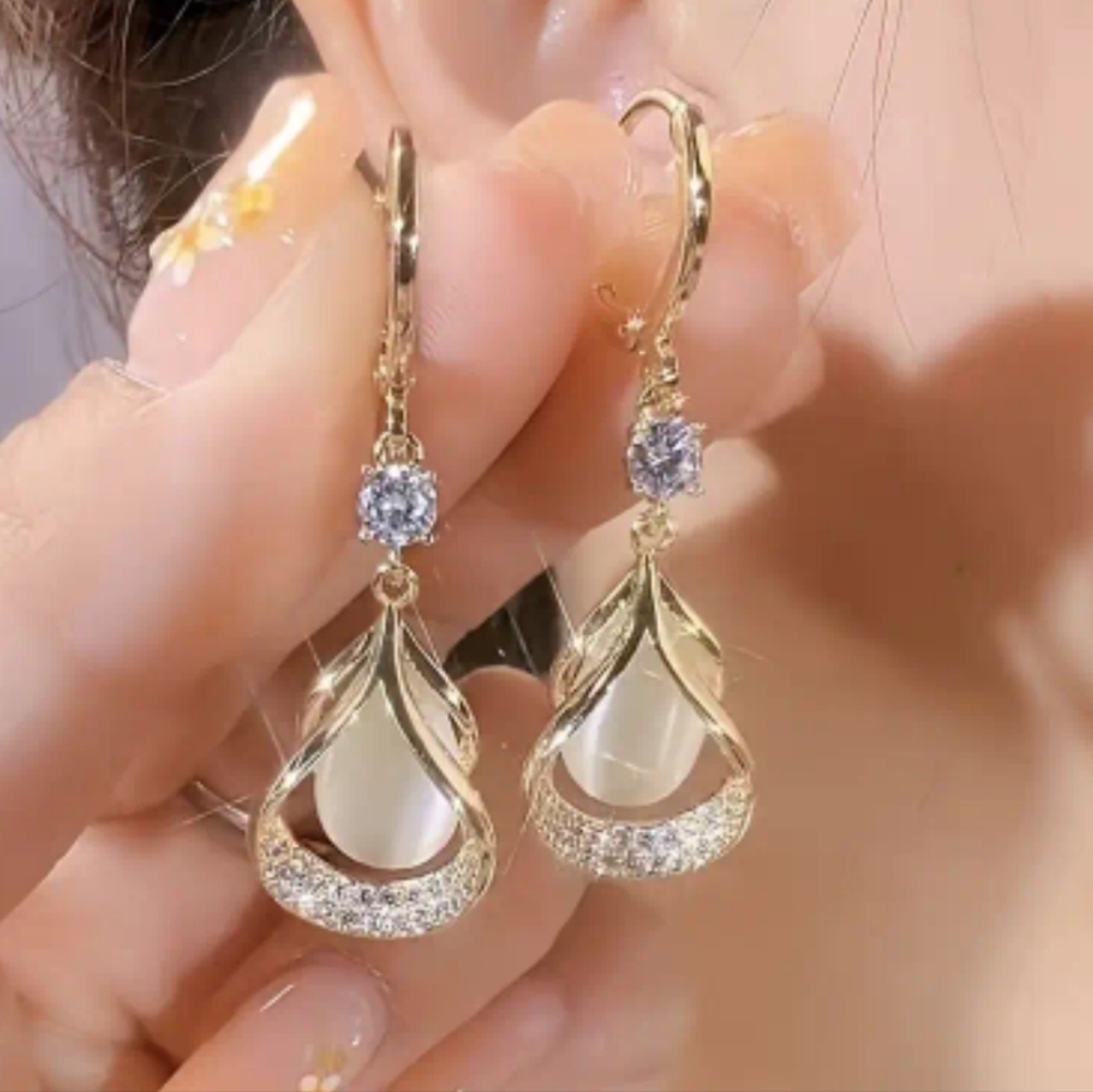 Droplet Shape Dangle Earrings
